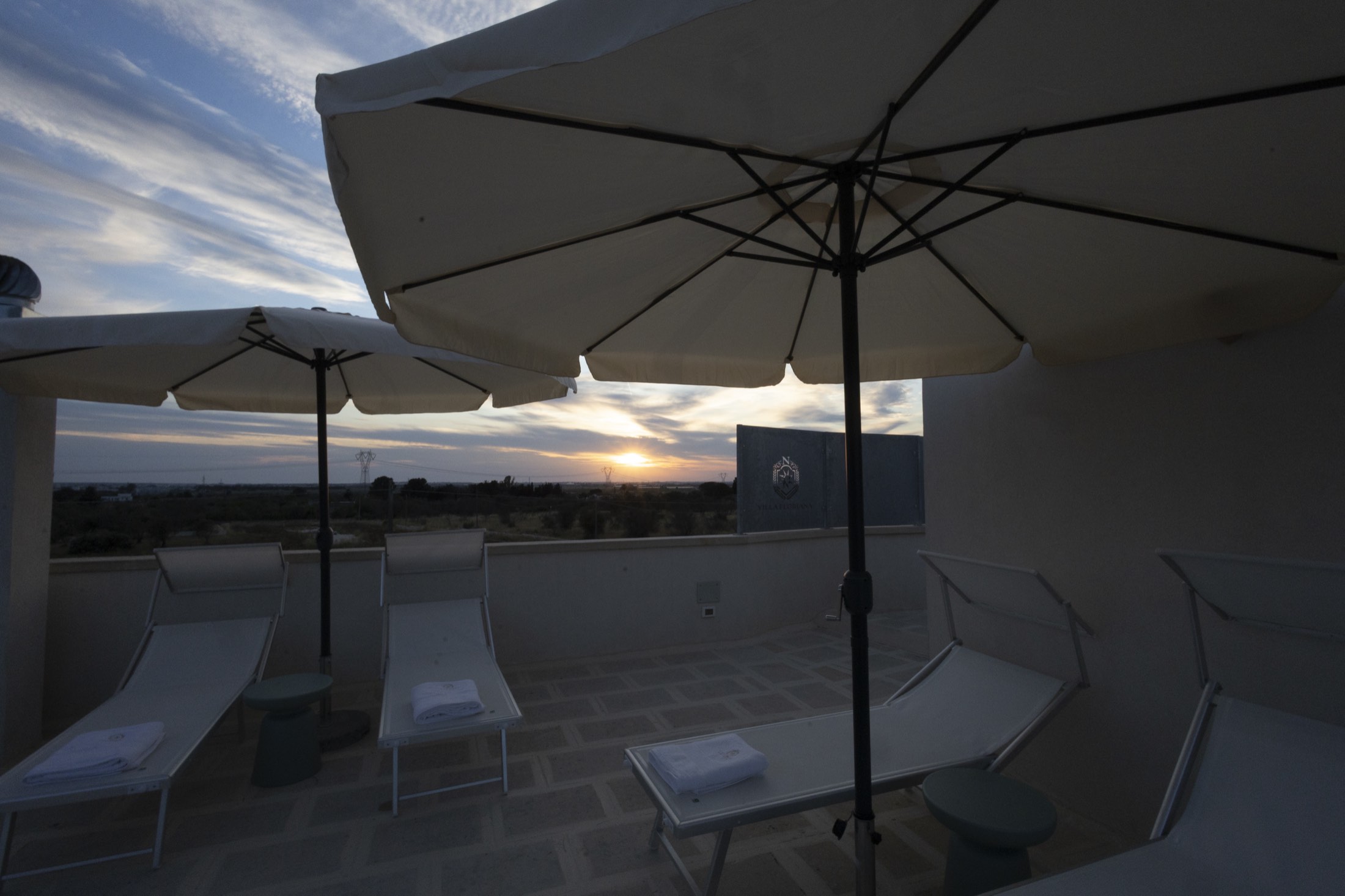 Rooftop elegante e accogliente.
